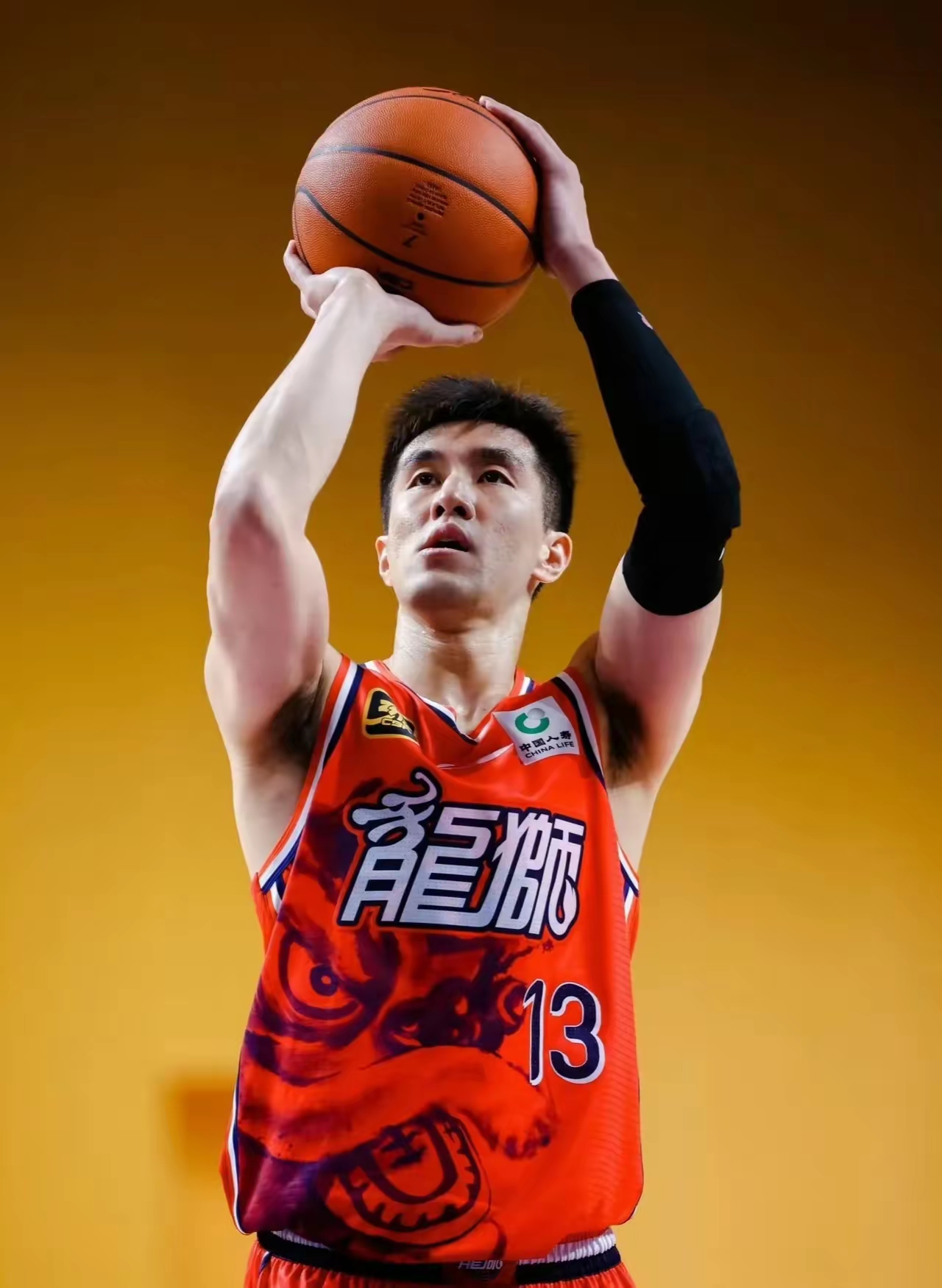 包含冲刺阶段广州队调整名单以备意甲，止住颓势环节打磨，压力陡增，资深球员宣示担当的词条