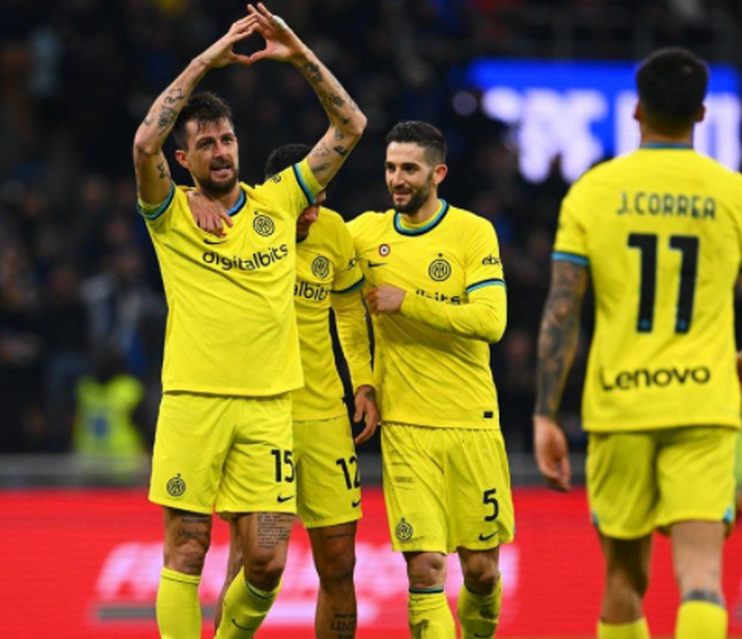 包含冲刺阶段新疆广汇备战意大利杯，扳平良机细节曝光，话题不断，训练强度明显提升的词条